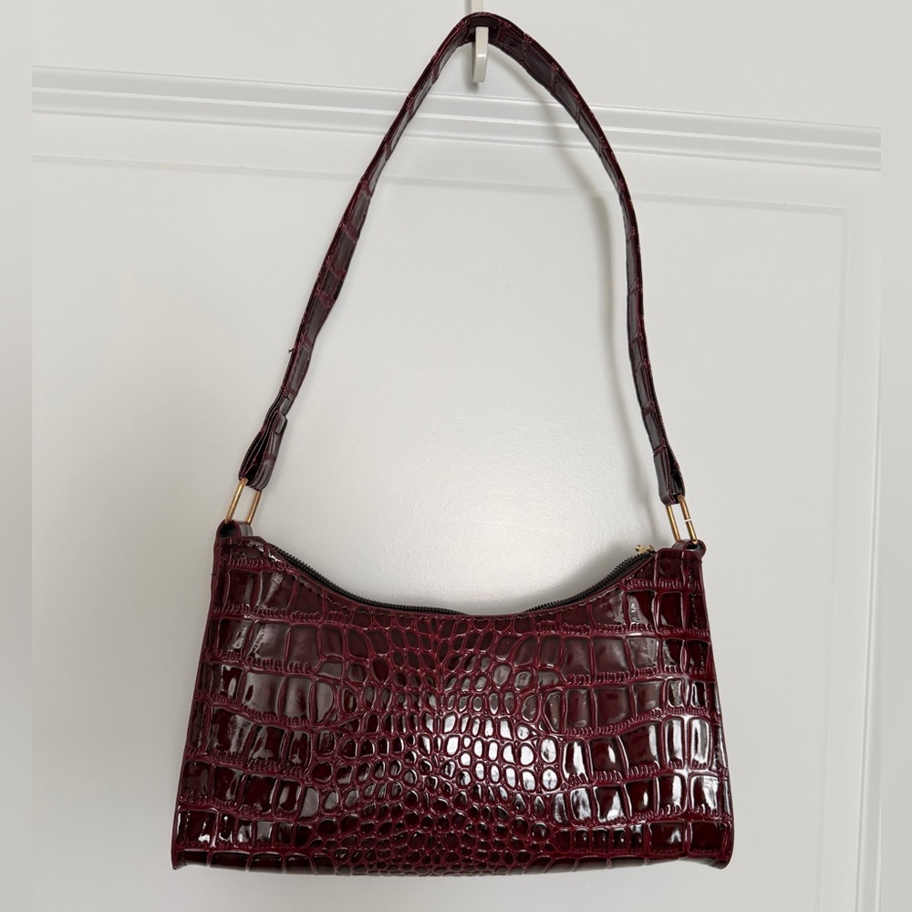 Elegant Burgundy Crocodile-Embossed Shoulder Bag